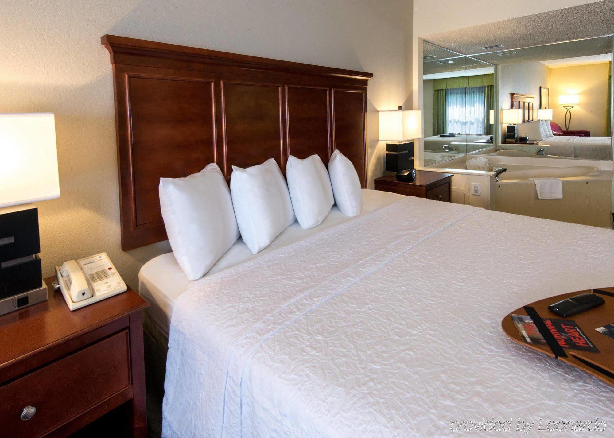 Hampton Inn Charlotte/מתיוס מראה חיצוני תמונה